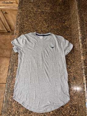 Hollister Must-Have Collection Curved Hem Tee Grey Size XS